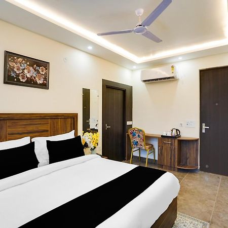 Hotel Super Townhouse The Royal Casa à Ghaziabad Extérieur photo