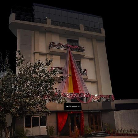 Hotel Super Townhouse The Royal Casa à Ghaziabad Extérieur photo