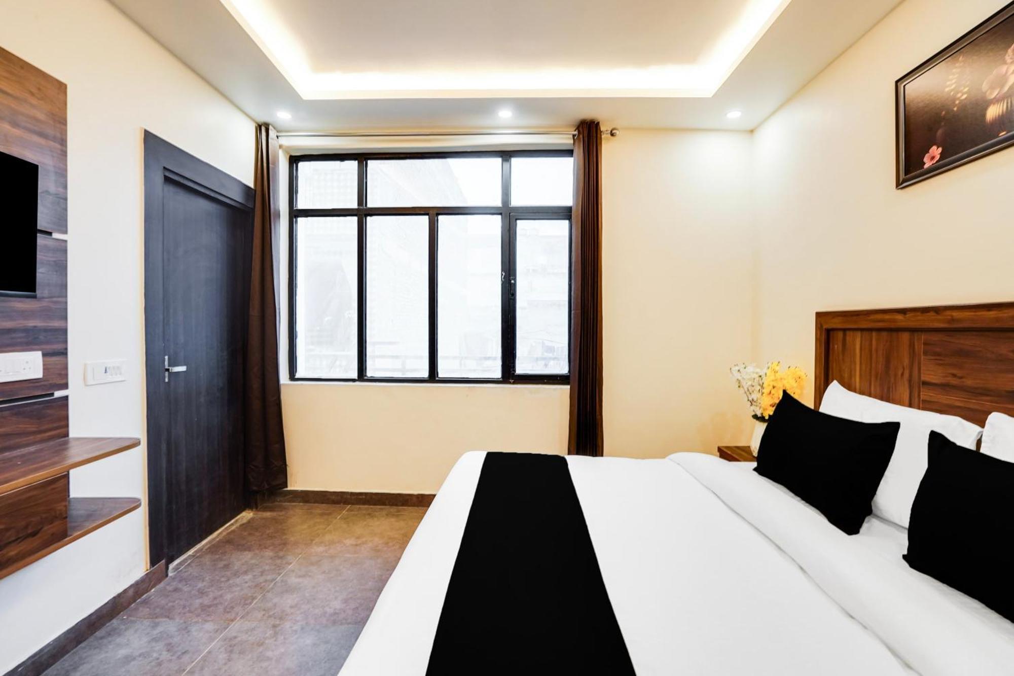 Hotel Super Townhouse The Royal Casa à Ghaziabad Extérieur photo