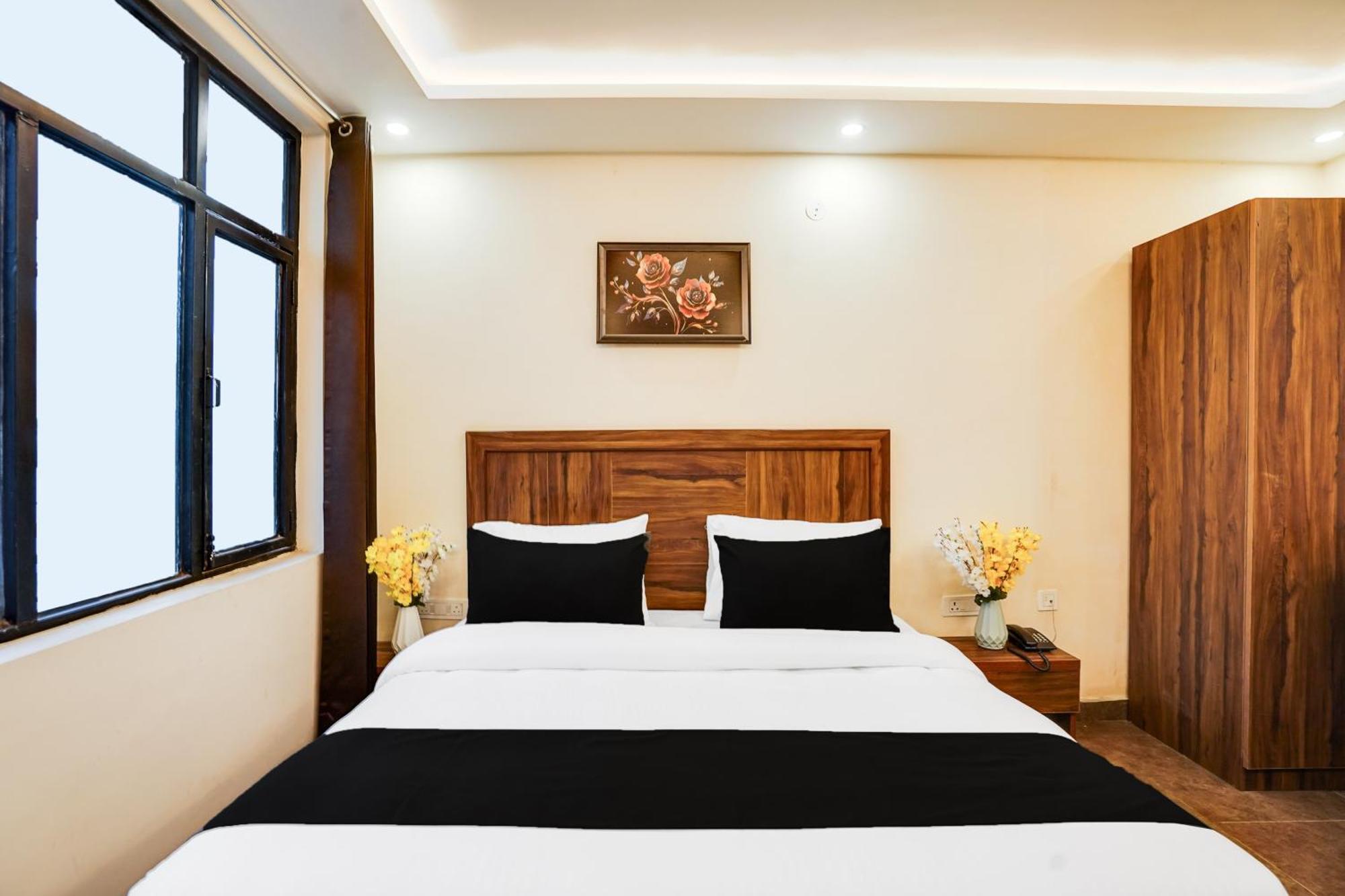 Hotel Super Townhouse The Royal Casa à Ghaziabad Extérieur photo