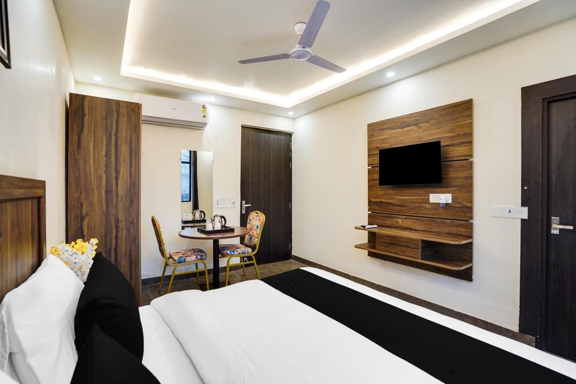 Hotel Super Townhouse The Royal Casa à Ghaziabad Extérieur photo