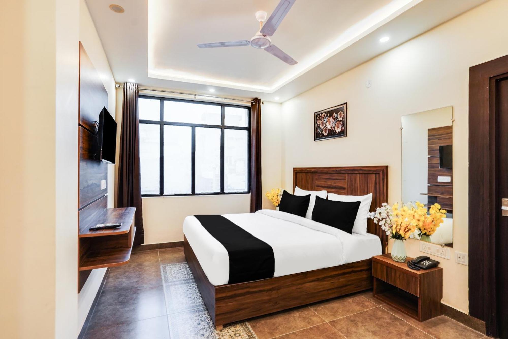 Hotel Super Townhouse The Royal Casa à Ghaziabad Extérieur photo