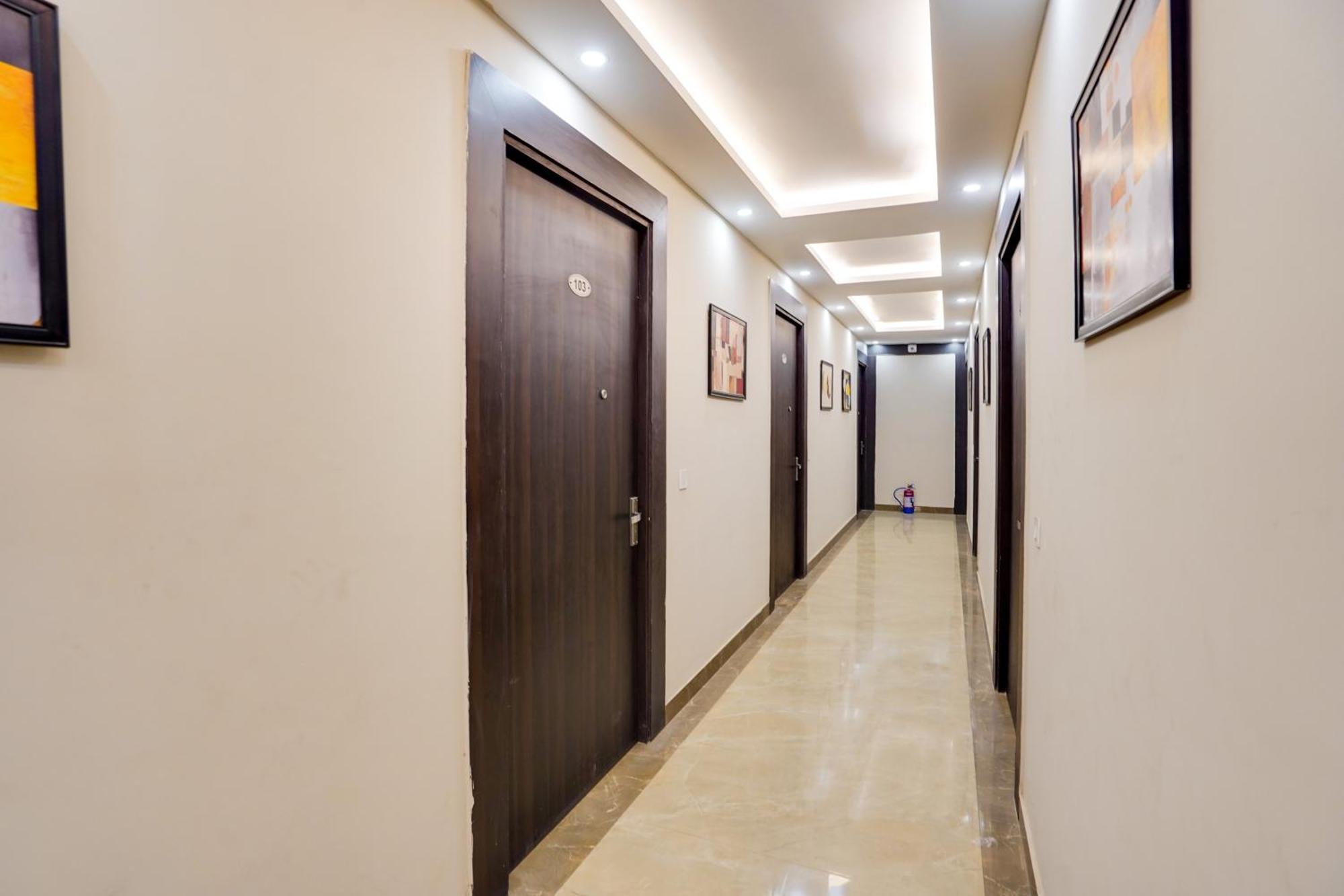Hotel Super Townhouse The Royal Casa à Ghaziabad Extérieur photo