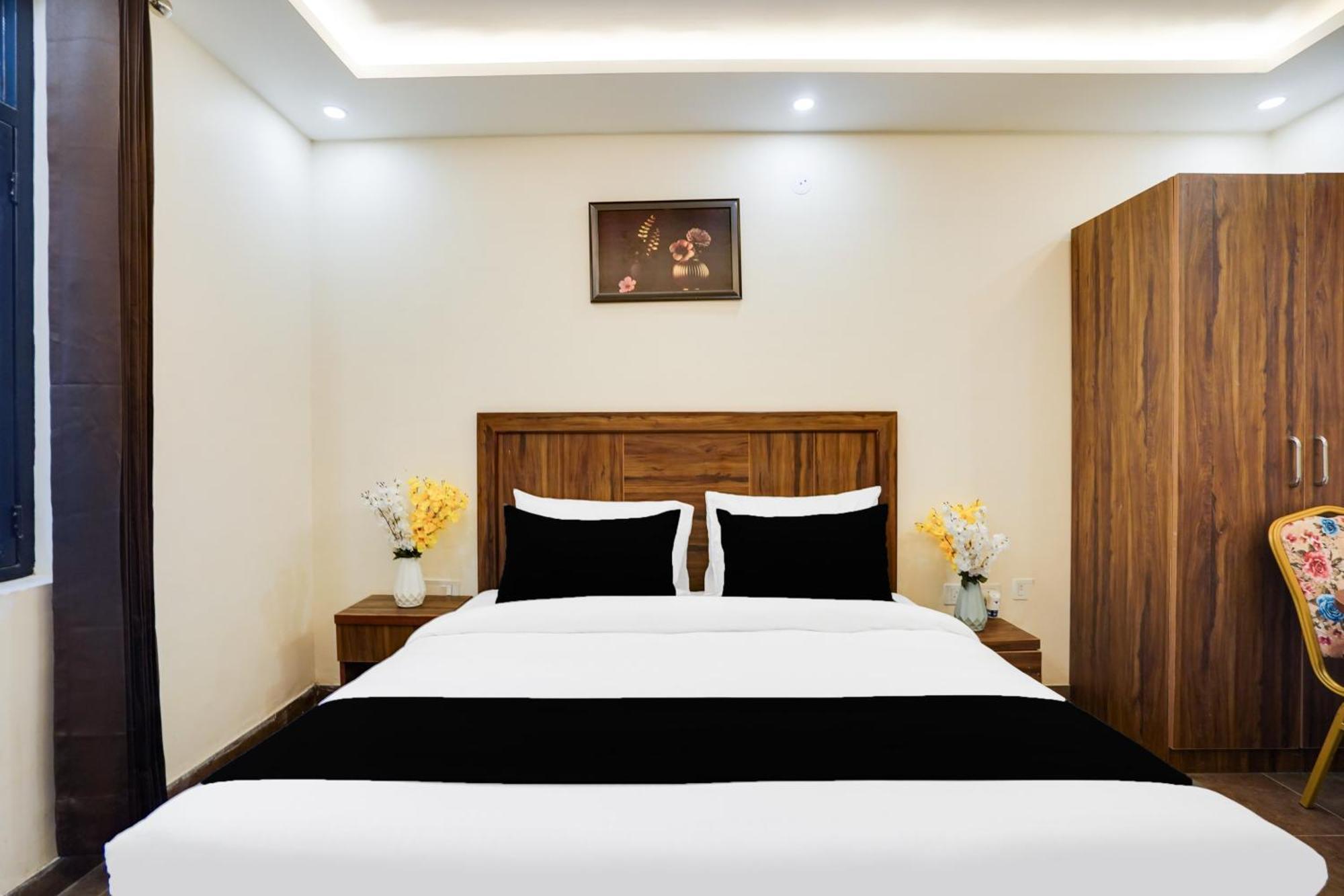 Hotel Super Townhouse The Royal Casa à Ghaziabad Extérieur photo