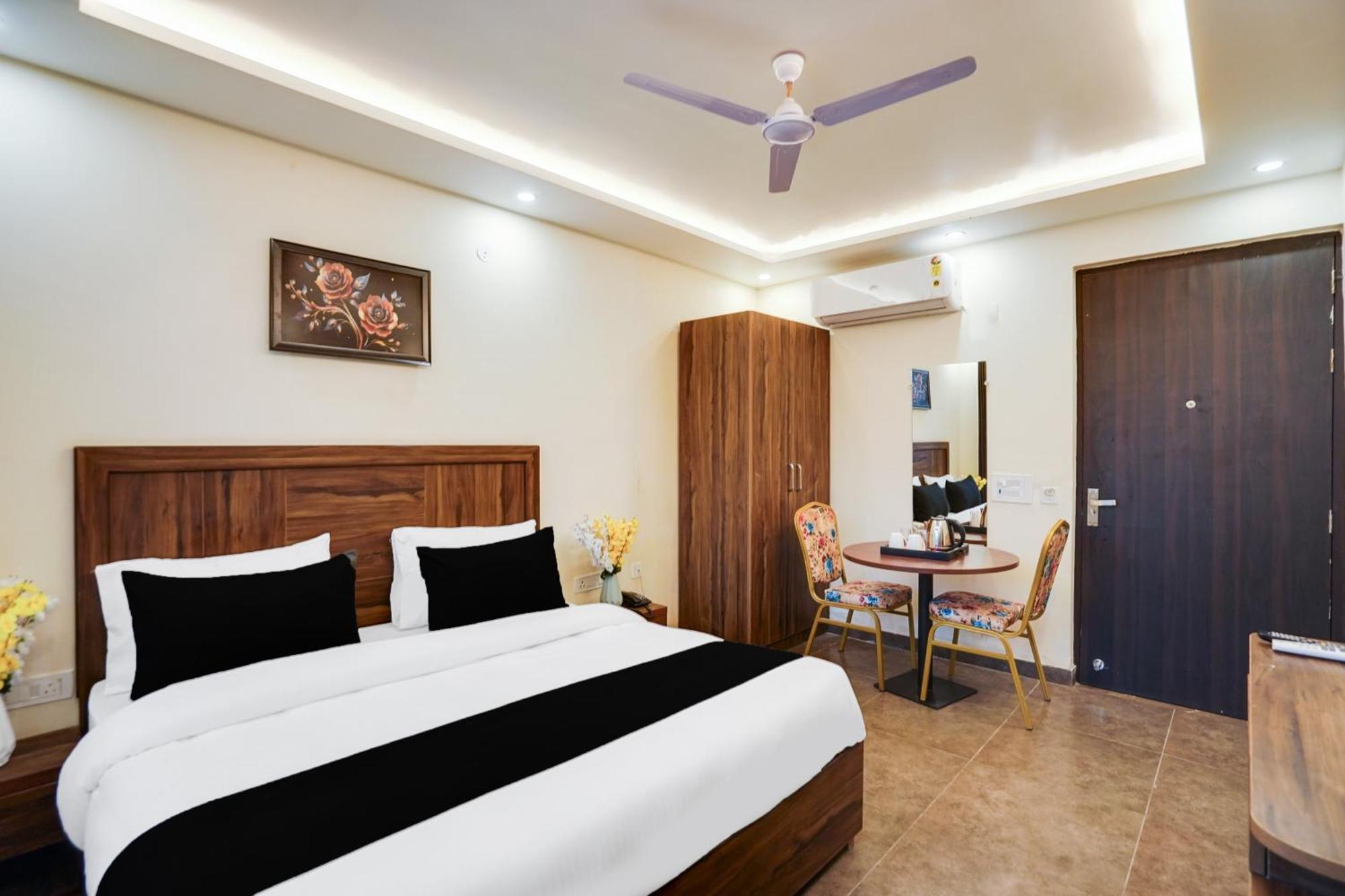 Hotel Super Townhouse The Royal Casa à Ghaziabad Extérieur photo