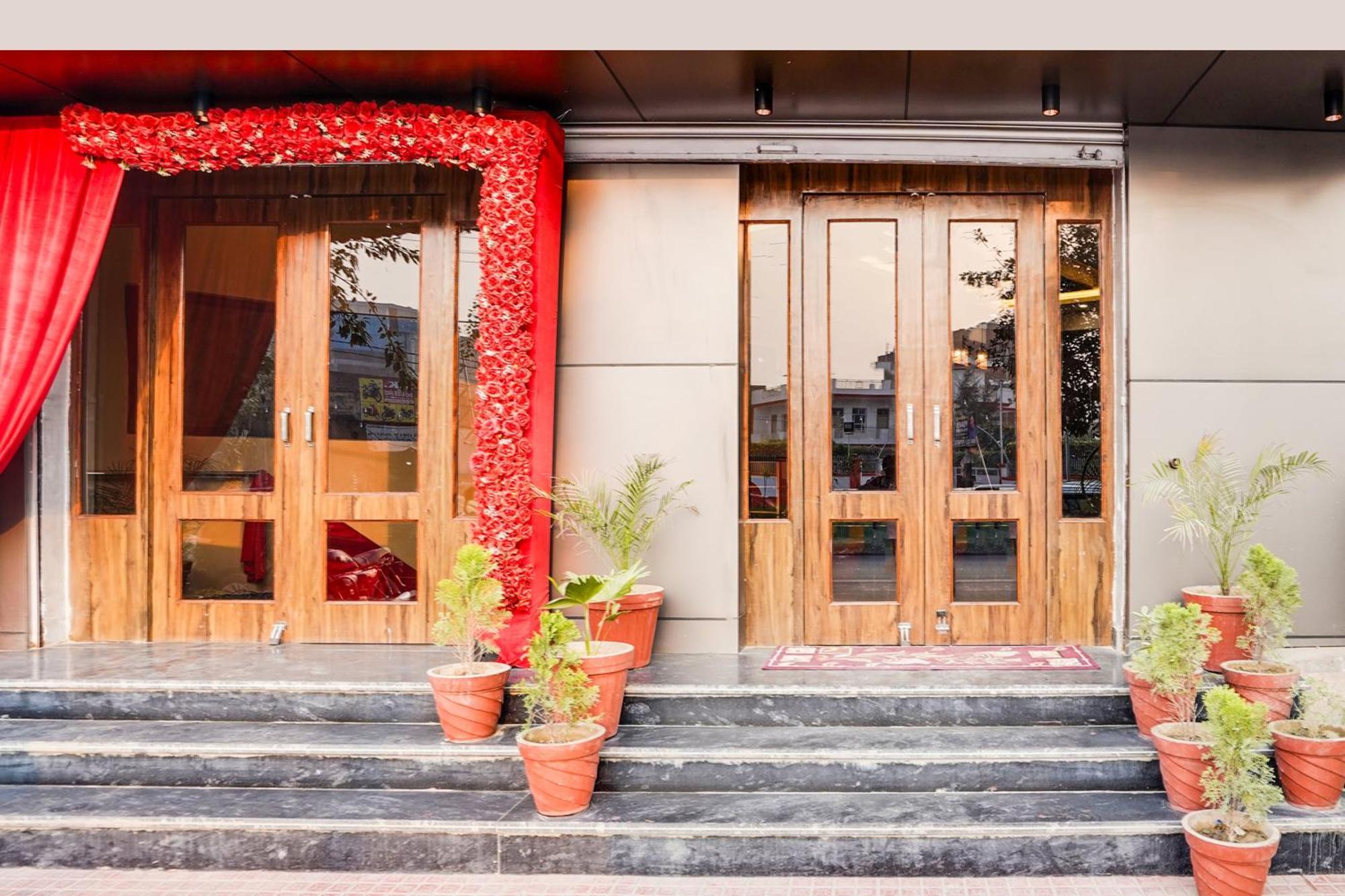 Hotel Super Townhouse The Royal Casa à Ghaziabad Extérieur photo