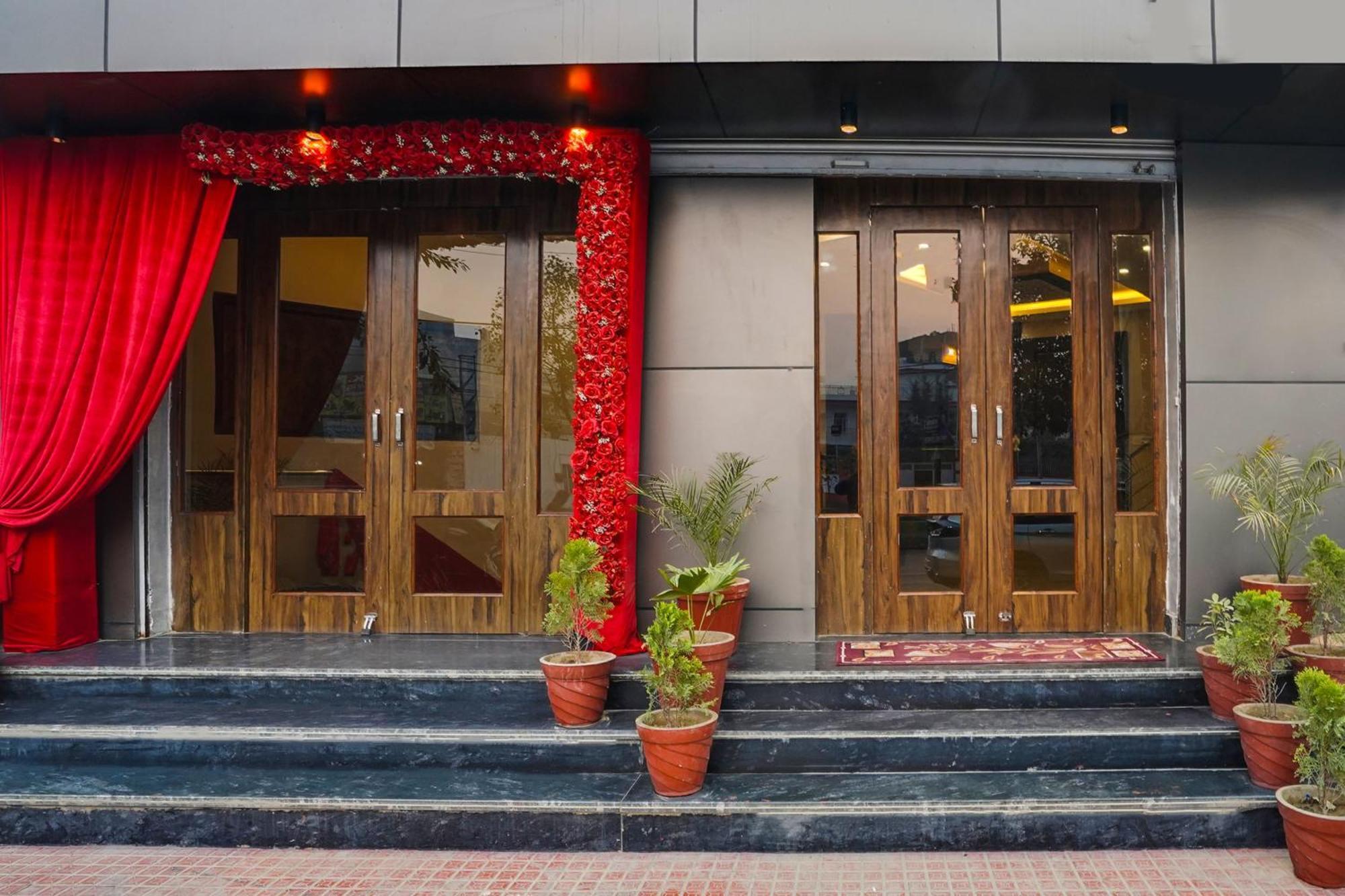 Hotel Super Townhouse The Royal Casa à Ghaziabad Extérieur photo