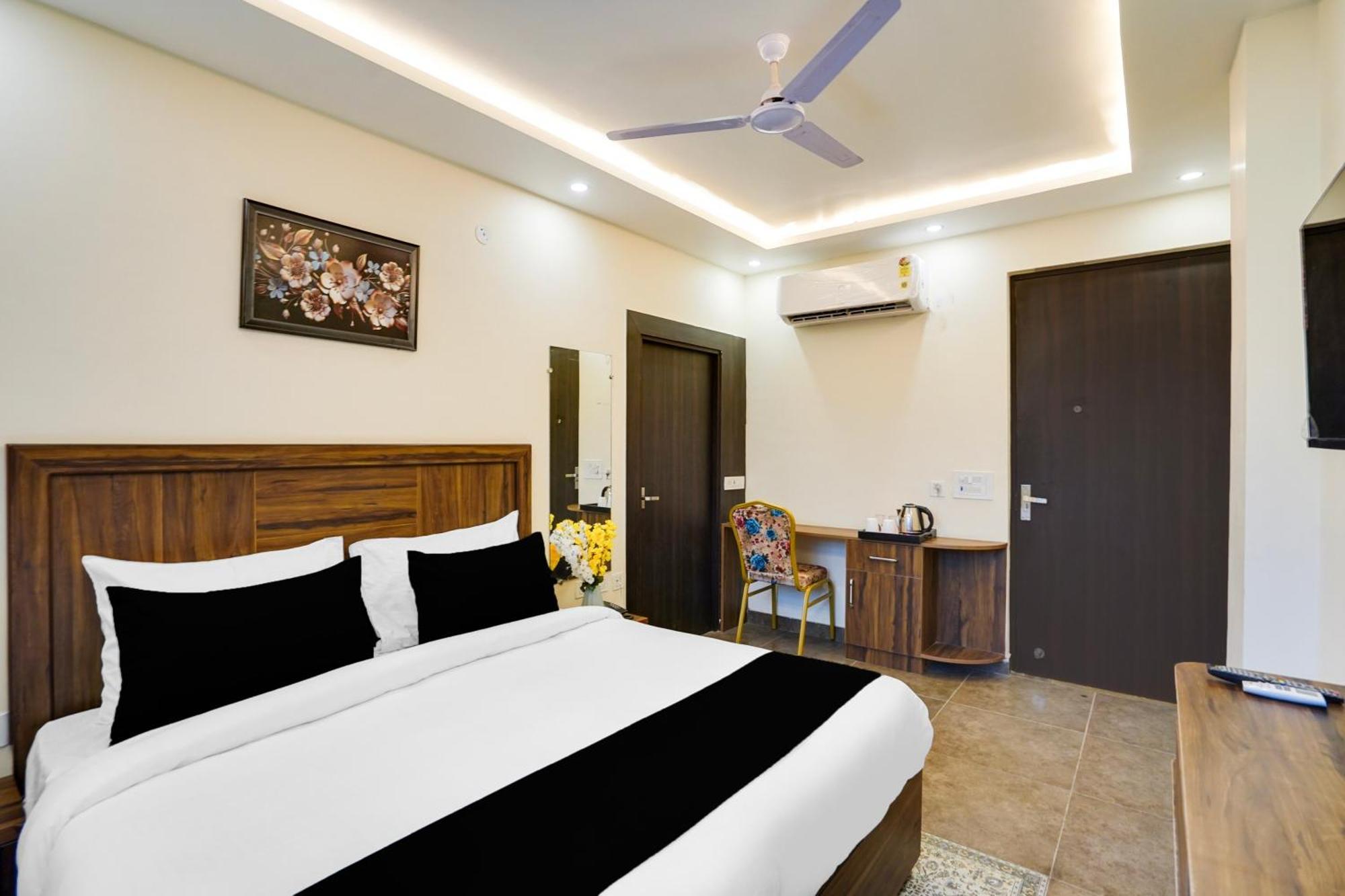 Hotel Super Townhouse The Royal Casa à Ghaziabad Extérieur photo