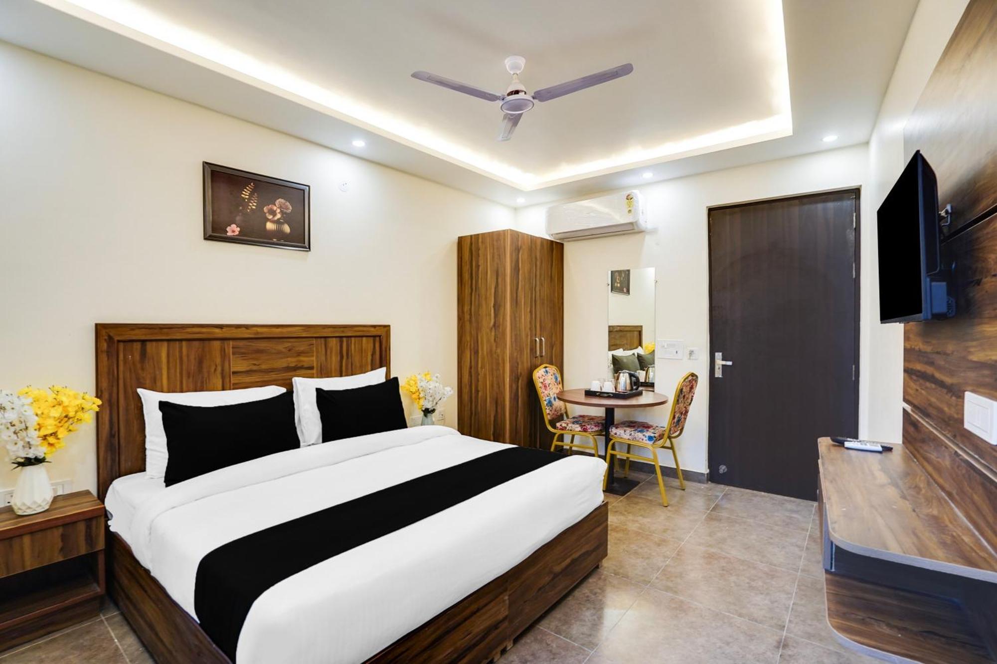 Hotel Super Townhouse The Royal Casa à Ghaziabad Extérieur photo