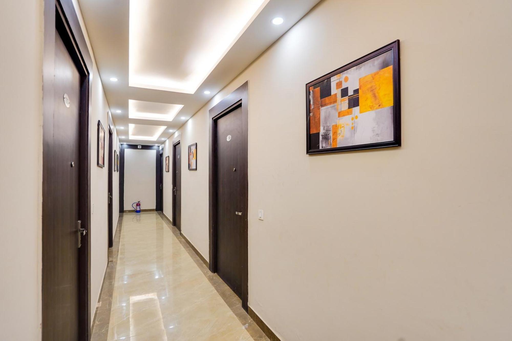 Hotel Super Townhouse The Royal Casa à Ghaziabad Extérieur photo