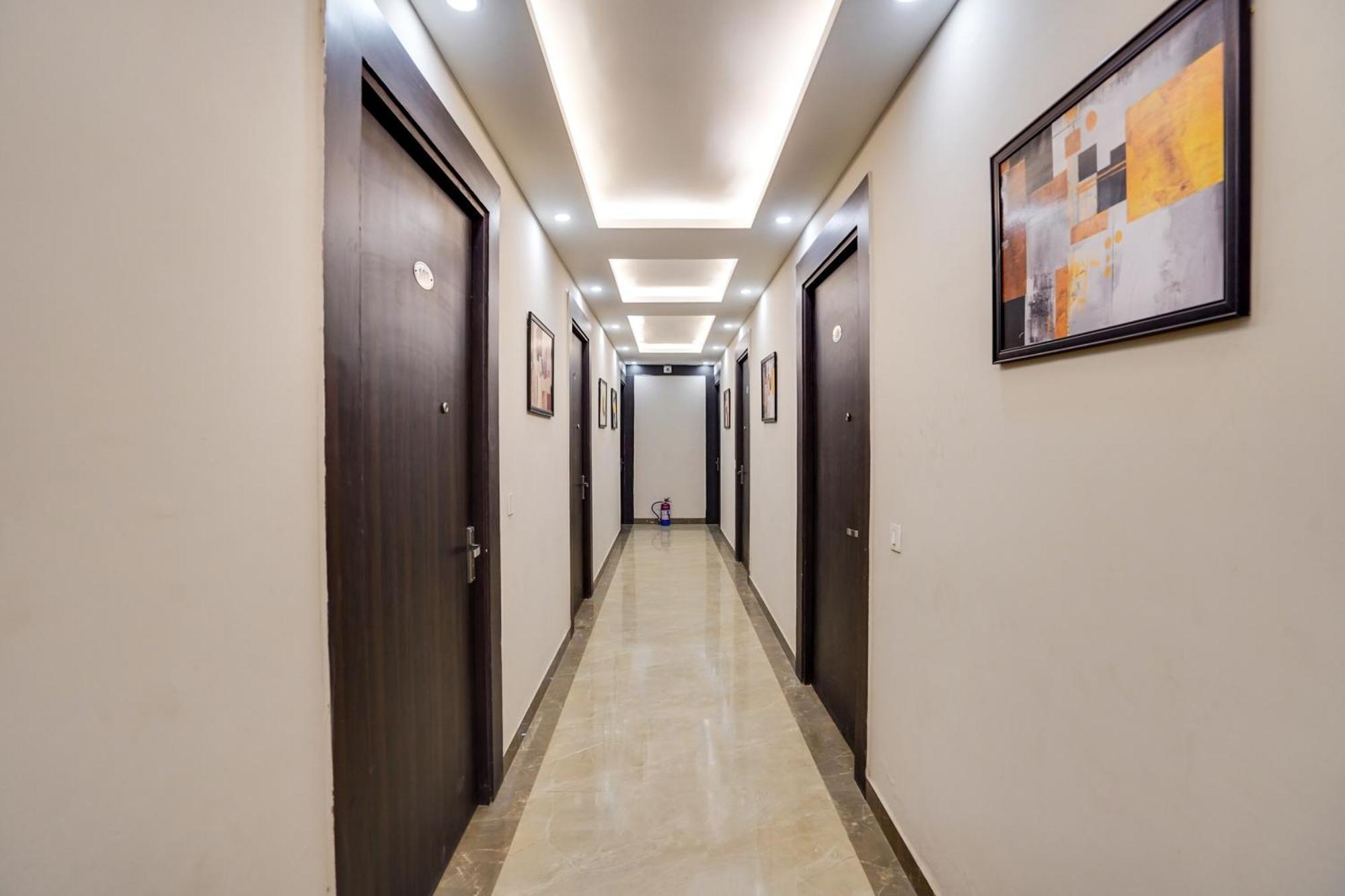 Hotel Super Townhouse The Royal Casa à Ghaziabad Extérieur photo