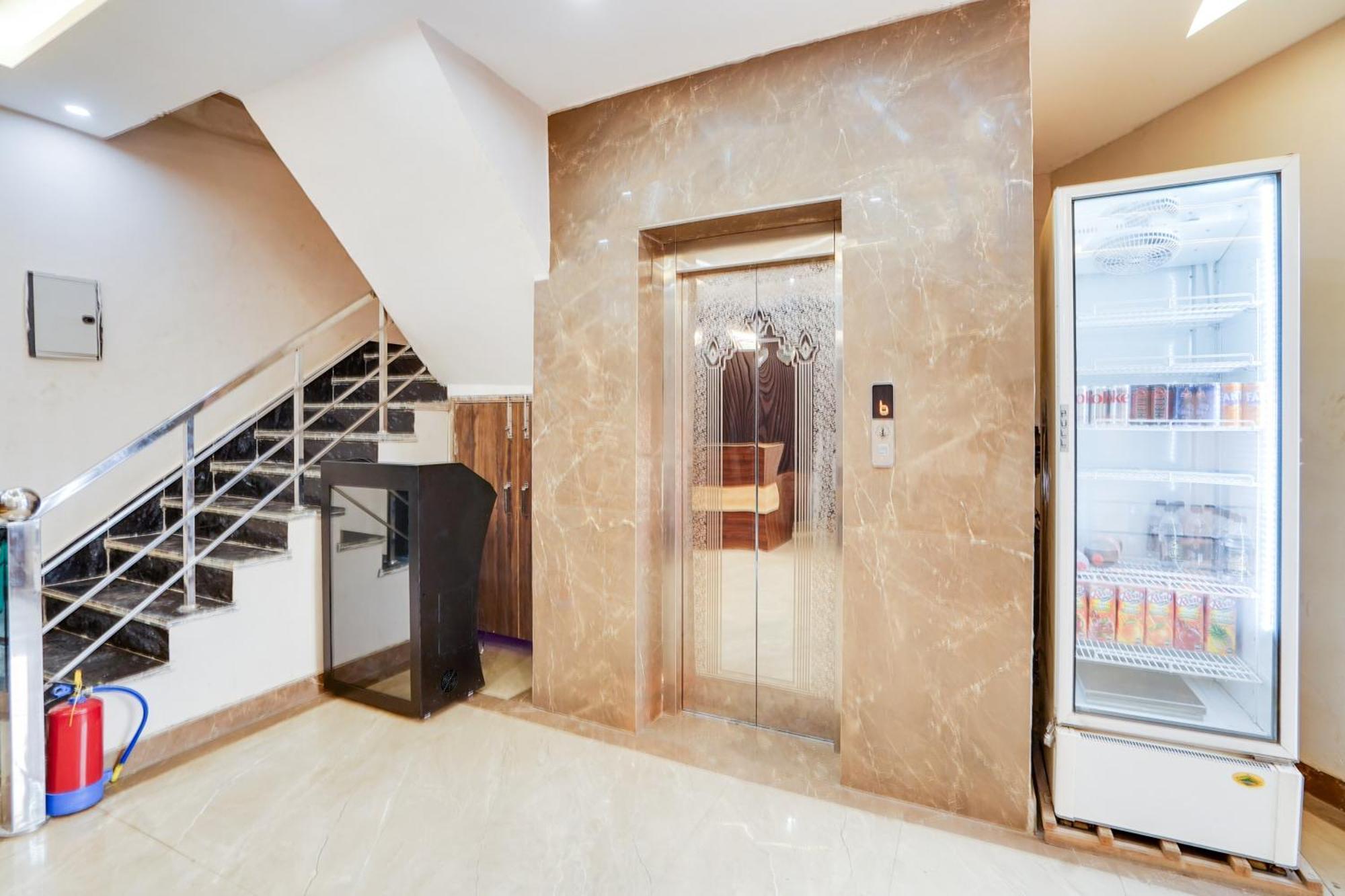 Hotel Super Townhouse The Royal Casa à Ghaziabad Extérieur photo